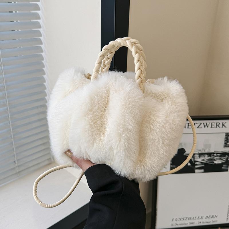 

Autumn and winter new cute portable fur bag single shoulder oblique span large capacity imitation rabbit fur bag fashionable cloud fold bag 23*17*10cm белый