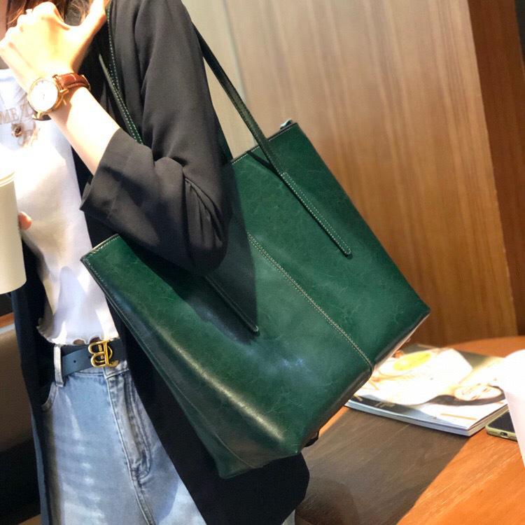 2025 Retro Cowhide Leather Tote: Large Capacity Women's Versatile Commuting Shoulder Bag