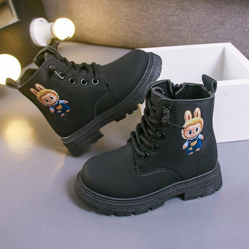 

Детские мультяшные модные короткие ботинки для детей младшего и среднего возраста, осенне-зимние ботинки из бархата и хлопка и кожи в британском стиле для мальчиков 32 чёрный