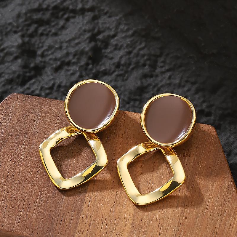 

Stylish personality Xiaoxiangfeng hollow geometric square oil drop earrings, Dongdaemun, Korea, high-end commuter earrings