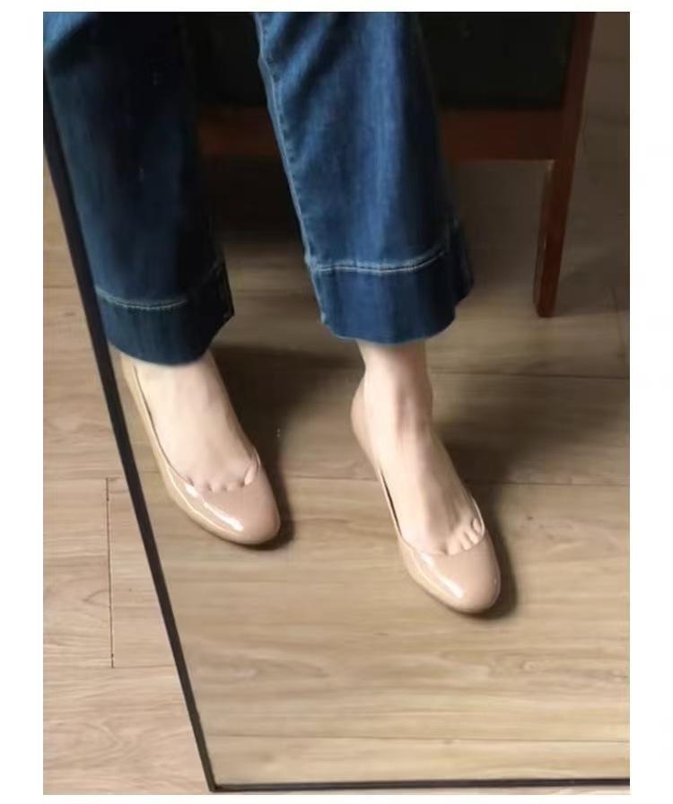 

New Spring and Autumn patent leather round head thick heel nude single shoes women s shallow mouth one pedal middle heel commuter shoes 35 телесный