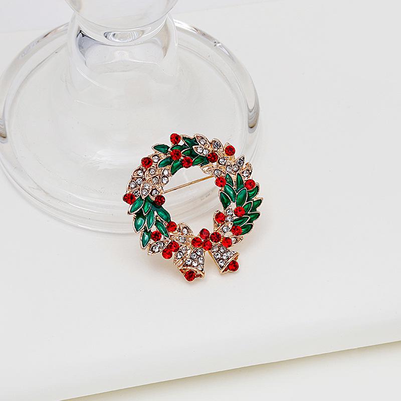 "Popular European & American Christmas Ornament: Metal Oil-Drop Wreath Brooch with Hollow Diamonds for Women's Clothing"