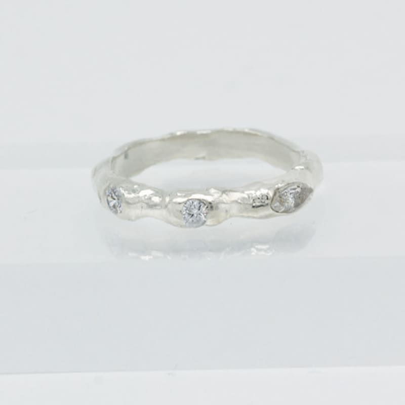 studio curve 3stone ring