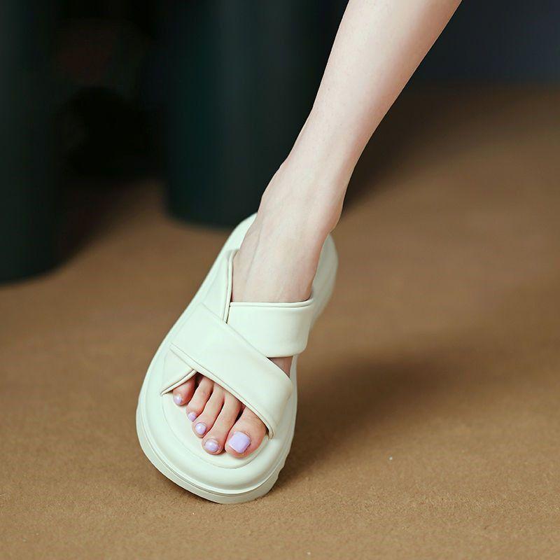 Internet Celebrity Cool Slippers Women's Summer Wear 2025 New Fashion Wear Thick Bottom Heightening Beach Drag