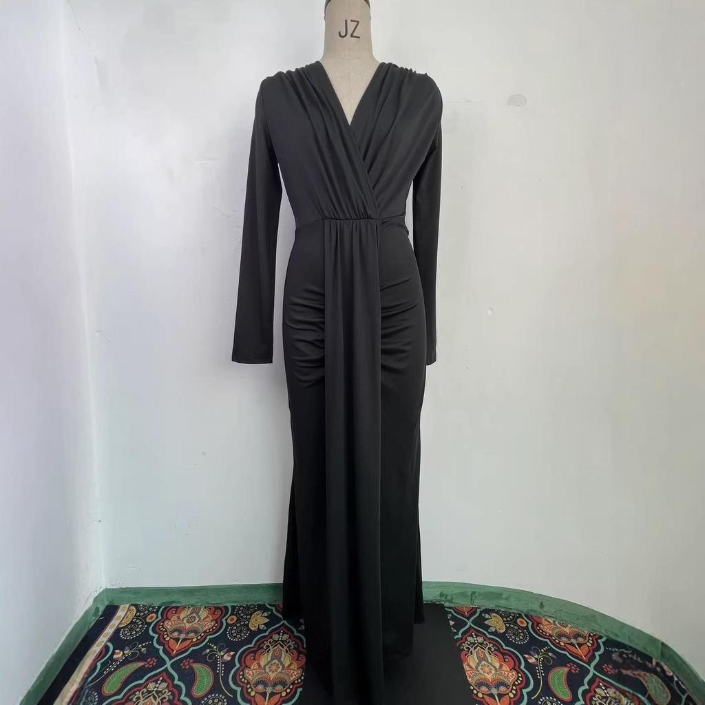 2026 Spring/Summer Elegant Pleated V-neck Evening Dress