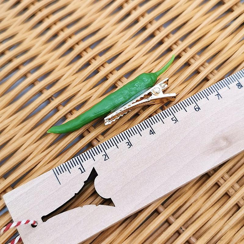 

Заколка для волос «Чили»: Смешная рваная челка, головной убор на фруктово-овощную тематику