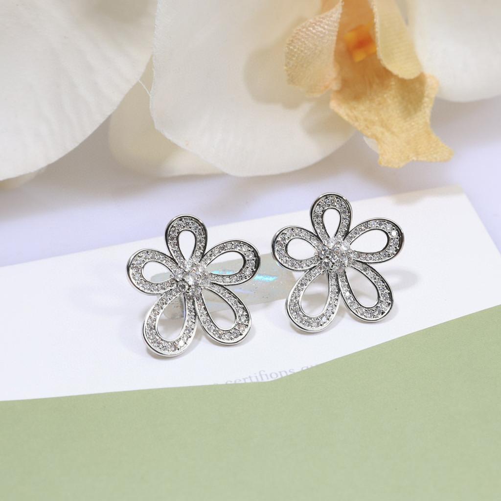 

Flower earrings Lucky Grass pure silver earrings+Asian gold material original logo electroplating 18K Earring