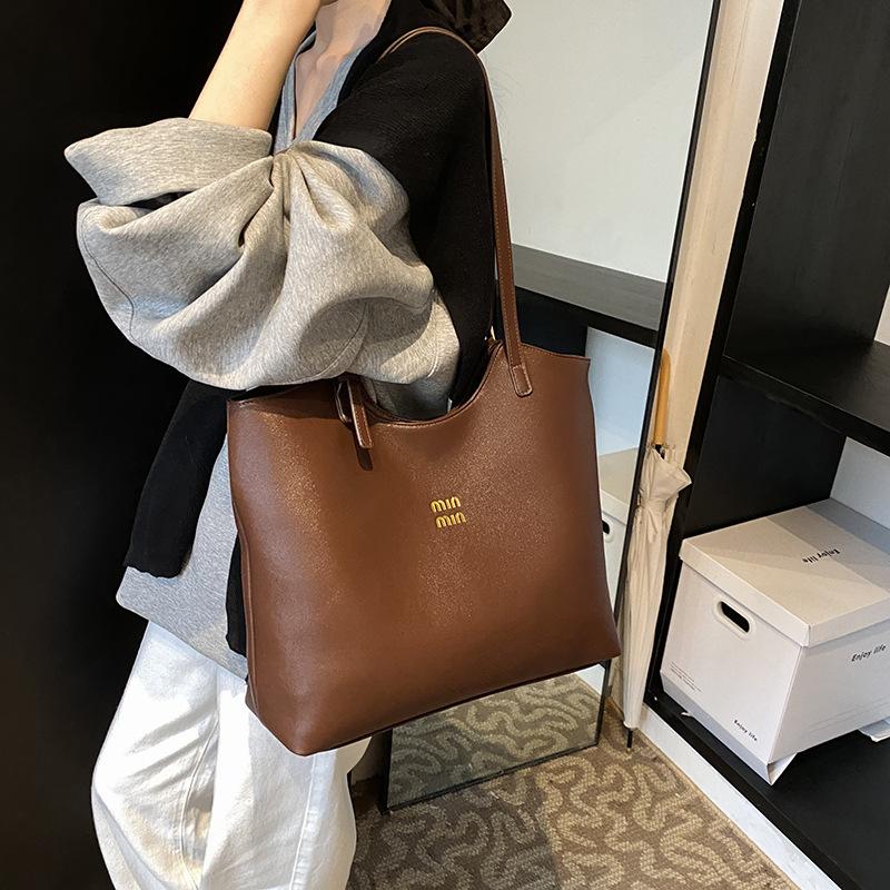 Fashion large-capacity bag women's 2025 autumn and winter retro shoulder bag Korean version niche high-end casual women's bag