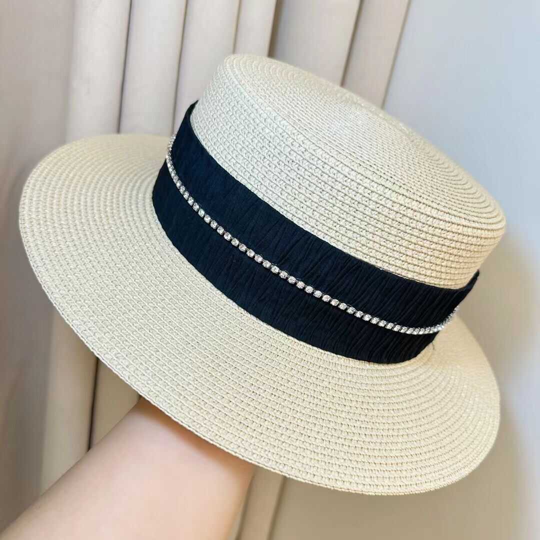 

Summer flat-top straw hat women s seaside beach sunshade small versatile sunscreen hat Adult (56-58cm) чорний