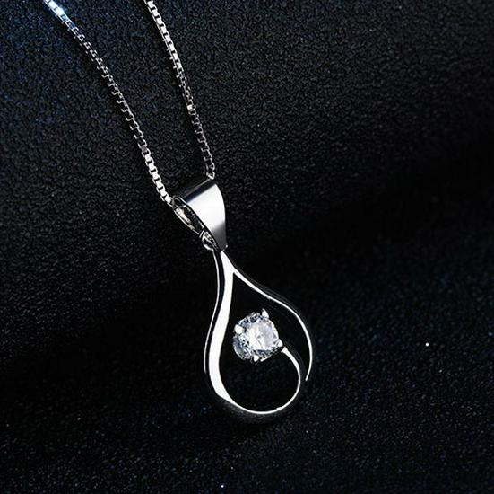 Elegant Zircon Water Drop Flower Pendant Necklace