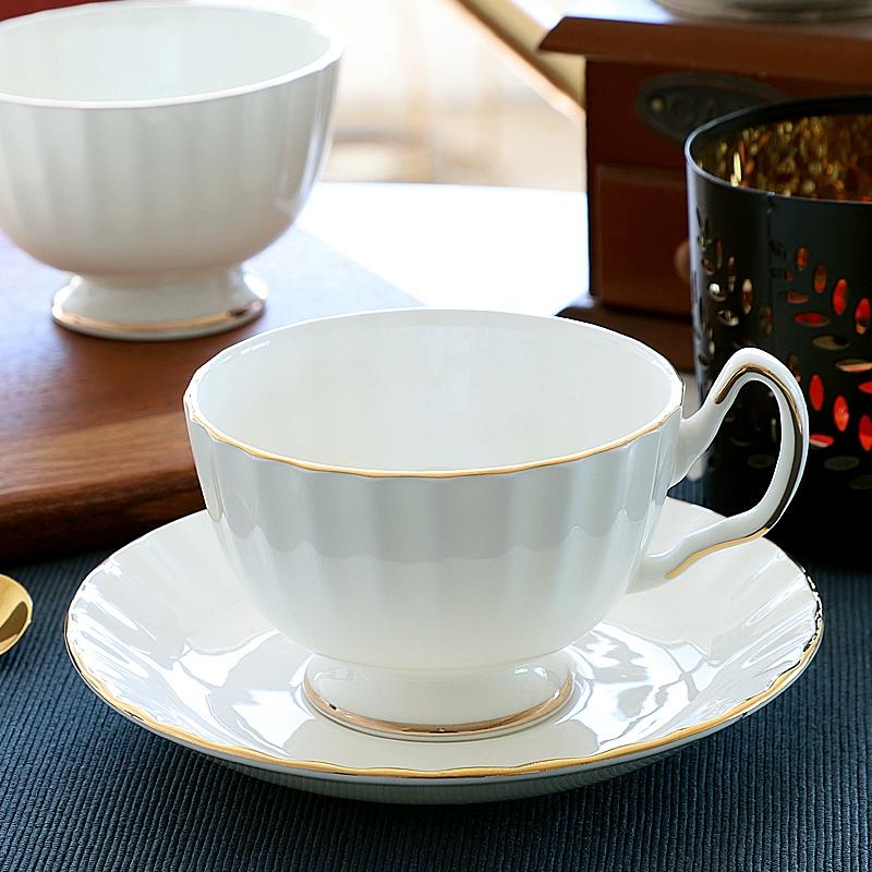 

Белая костяная чашка для кофе и блюдце, Легкие фарфоровые чашки для эспрессо с золотой отделкой, Керамическая чайная чашка, Кружка для кофе, 1 набор