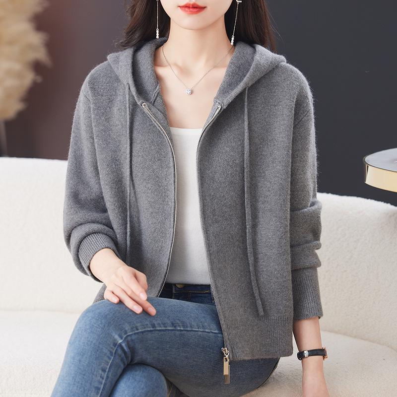 2025 Spring/Autumn Red Hooded Short Jacket for Middle-Aged Women - Petite Knitted Cardigan