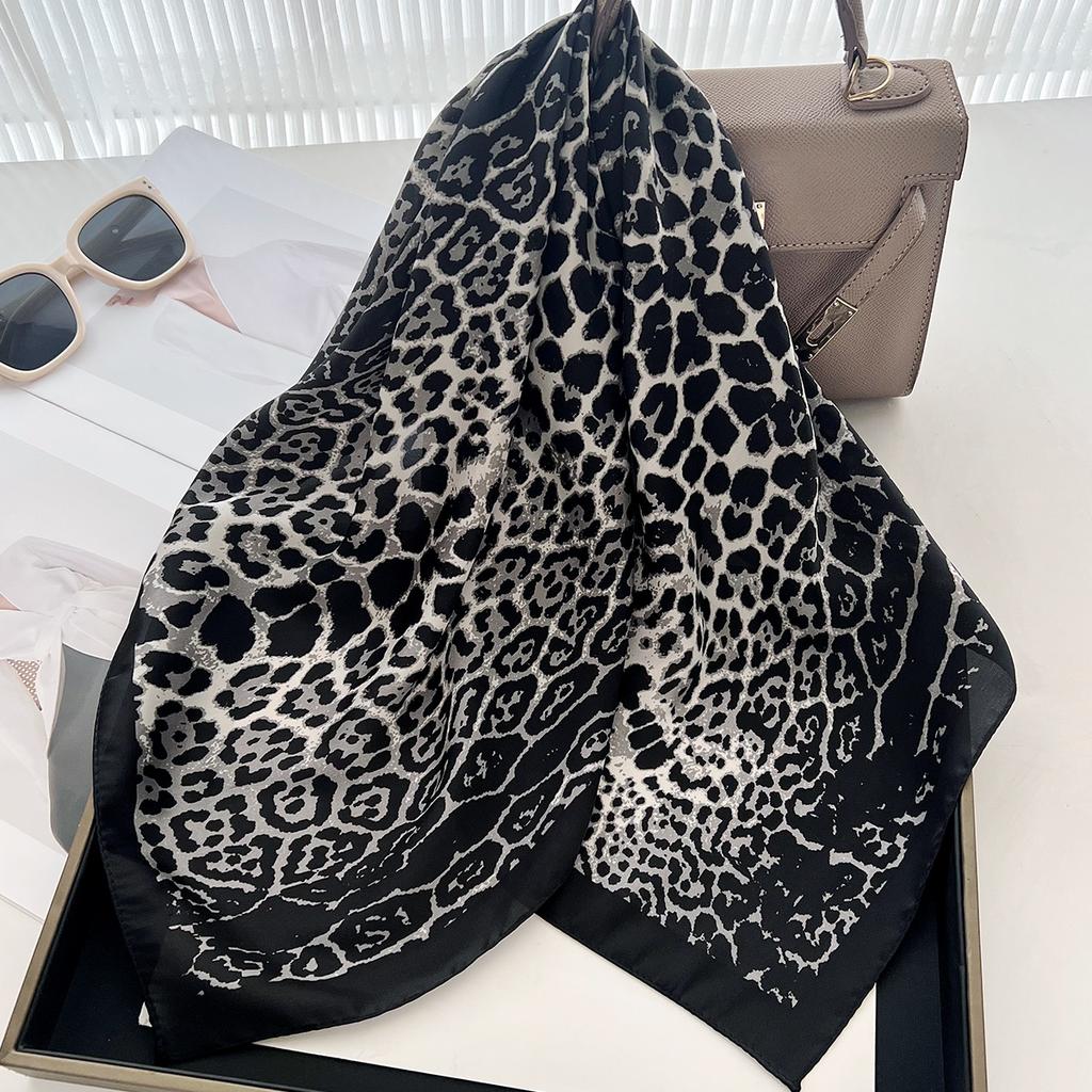 Square Scarf For Women Bandanna Spring/Summer Leopard Print Headband Neckerchief Imitation Silk Hair Scarf With A Shirt