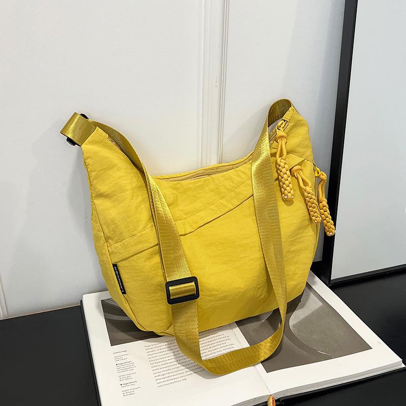Tägliche Nylon-Reißverschluss-Wasserflasche mit Tasche für urbane Frauen