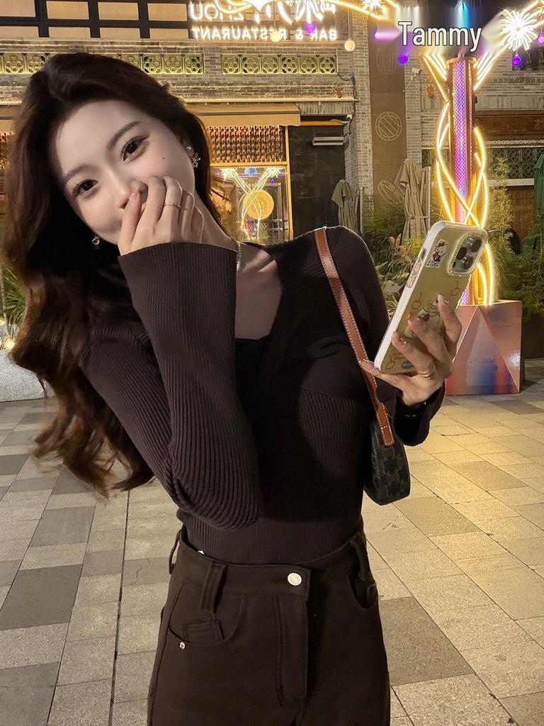 Women's V-Neck French Style Striped Knitwear Slimming Long Sleeve Top