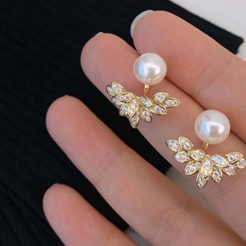 Korean Pearl Earrings for Women: Elegant, Exquisite Two-Way Studs with High-End Luxury Feel.