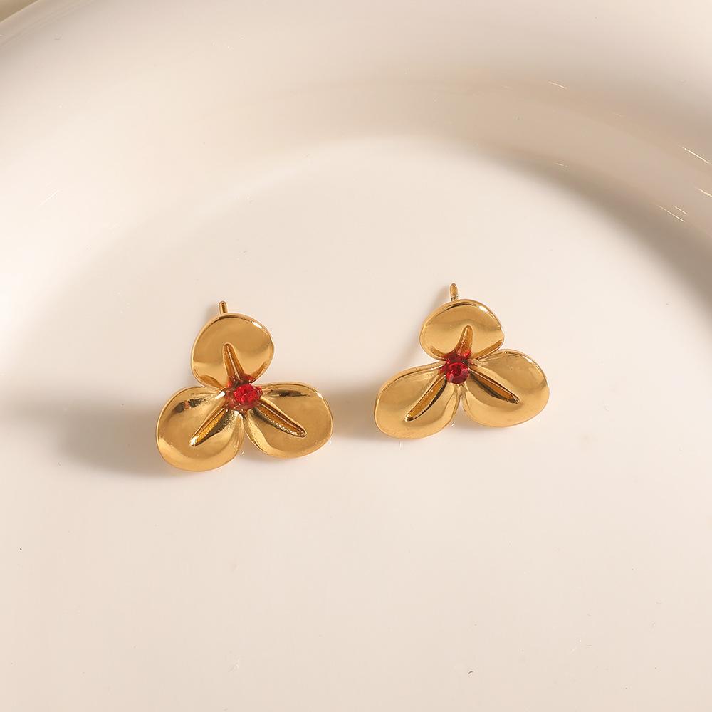 European and American flower earrings retro style pearl earrings women's electroplated stainless steel gold stud earrings light luxury high sense