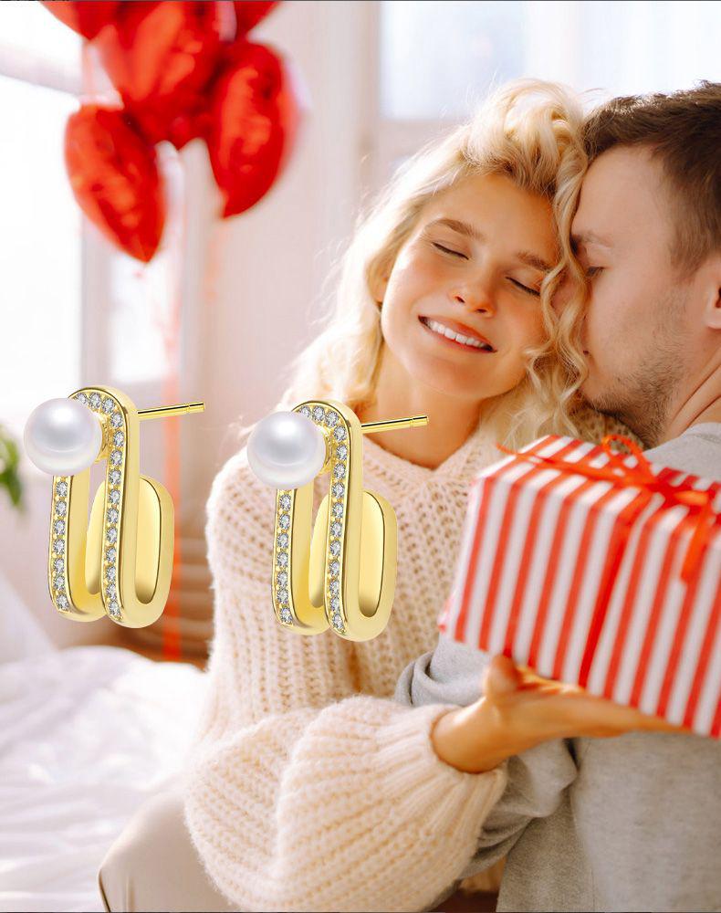 Elegant Pearl Stud Earrings: High-End European & American Fashion Accessory