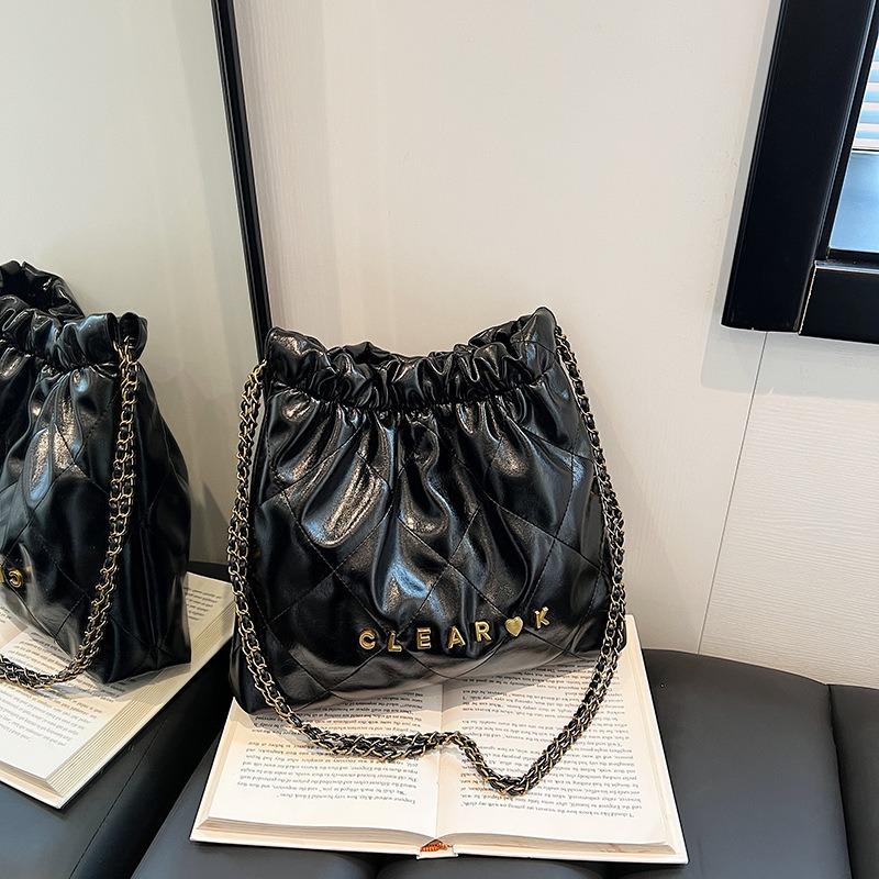 Premium Diamond Chain Bag Women's New Versatile Shoulder Messenger Commuter Bag Niche Tote Bag