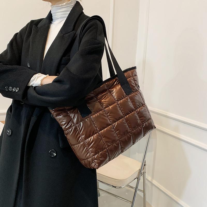Tasche mit großer Kapazität Damentasche neu 2025 lässige Umhängetasche Stickgarn Tragetasche schlicht ins