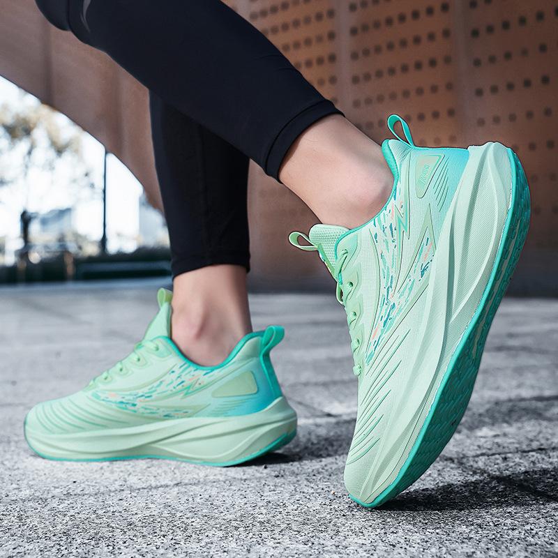 Outdoor low-top sneakers, light and comfortable shock-absorbing soft-soled running shoes, casual trendy shoes