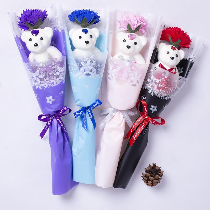 Букет из мыльных цветов гвоздики в виде медведя в подарок