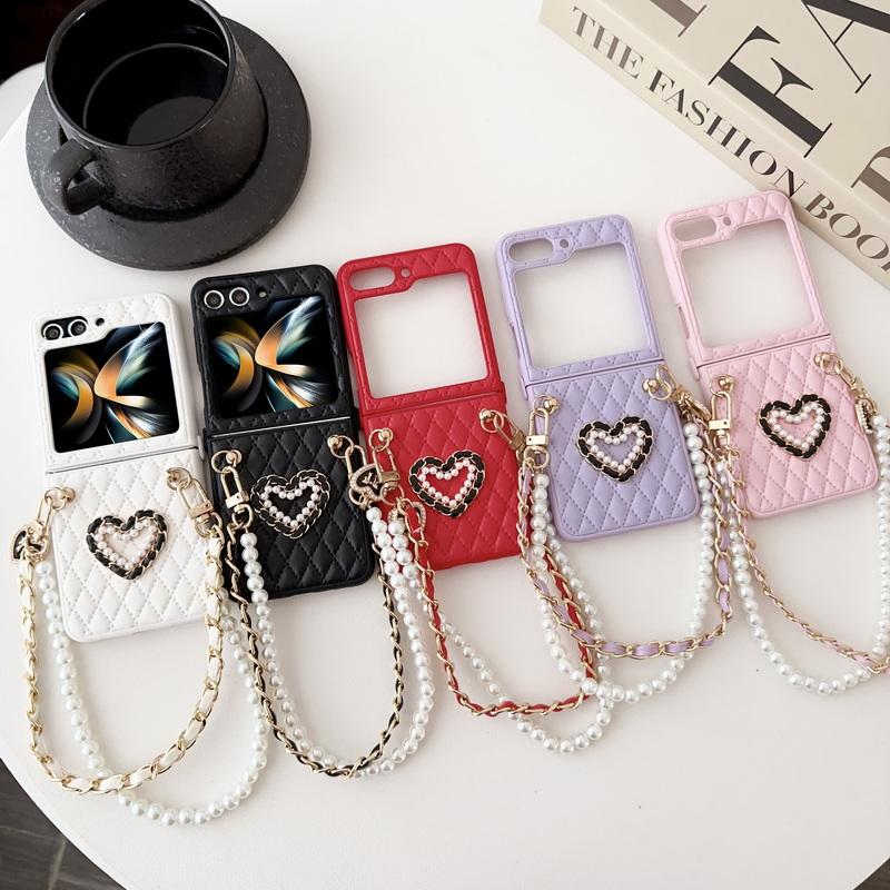 

Модный кожаный складной чехол для телефона Samsung Z Flip5 Flip4 Flip3 противоударный чехол из овечьей кожи с ромбическим сердцем и двойной цепочкой на руку.
