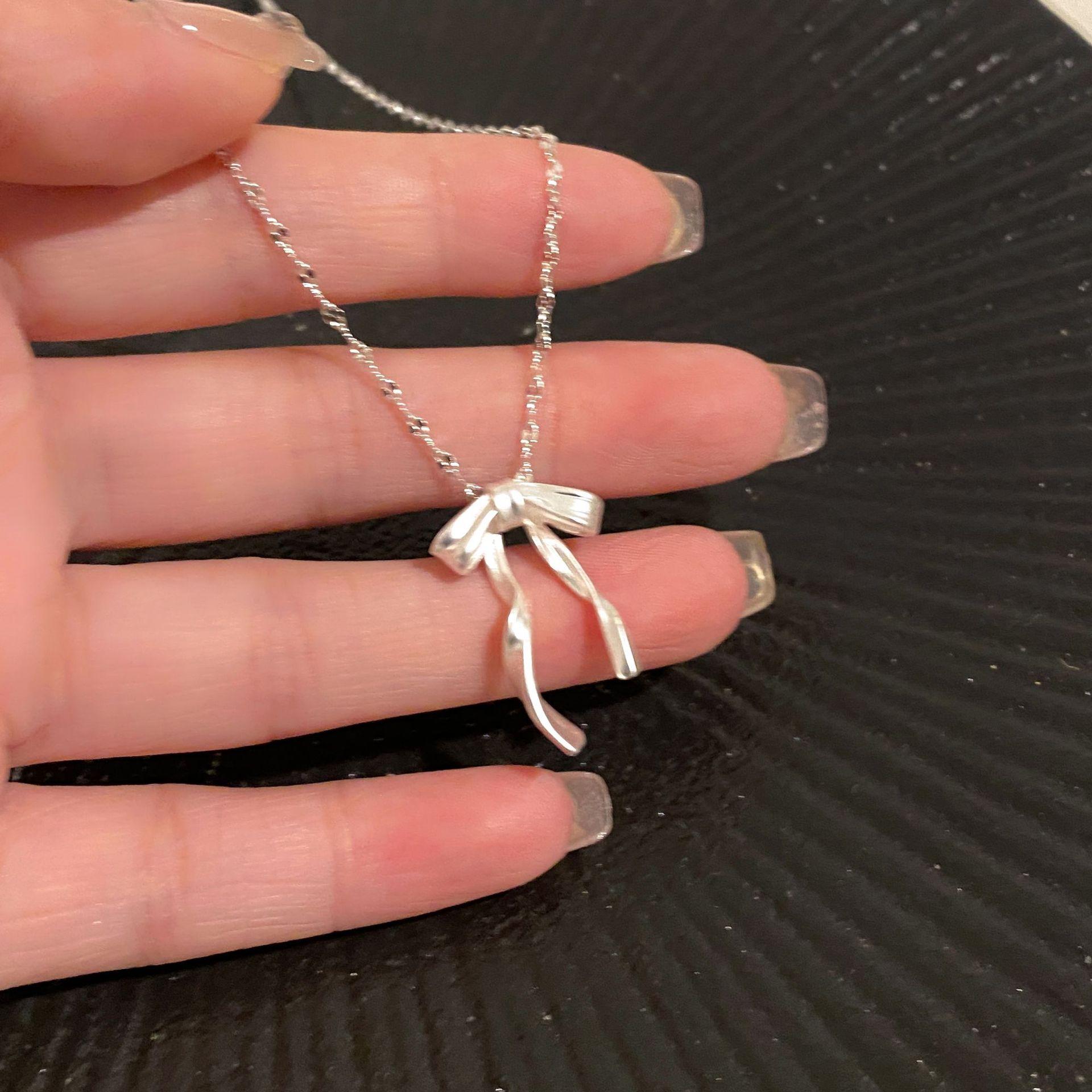 Fashionable Bowknot Pendant Necklace Delicate Bowknot Pendant Clavicle Chain Neck Jewelry Charm for Fashionable Women