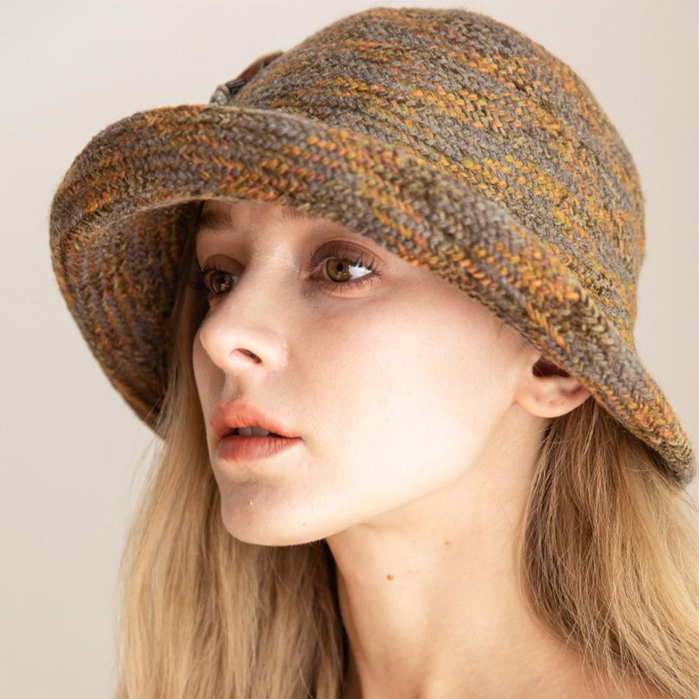 Kaliseumontapone Daisy Heritage Knit Bucket Hat