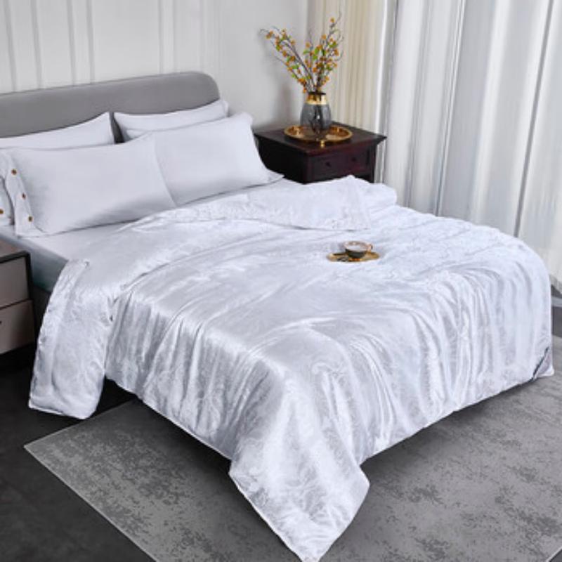Tangna Four-Season Jacquard Silk Quilt