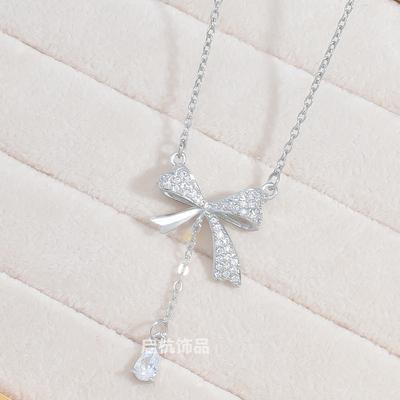 Кольє з титанової сталі з повним діамантовим оздобленням у вигляді банта з бахромою, жіноче, легка розкіш, універсальне, темпераментне, блискуча підвіска