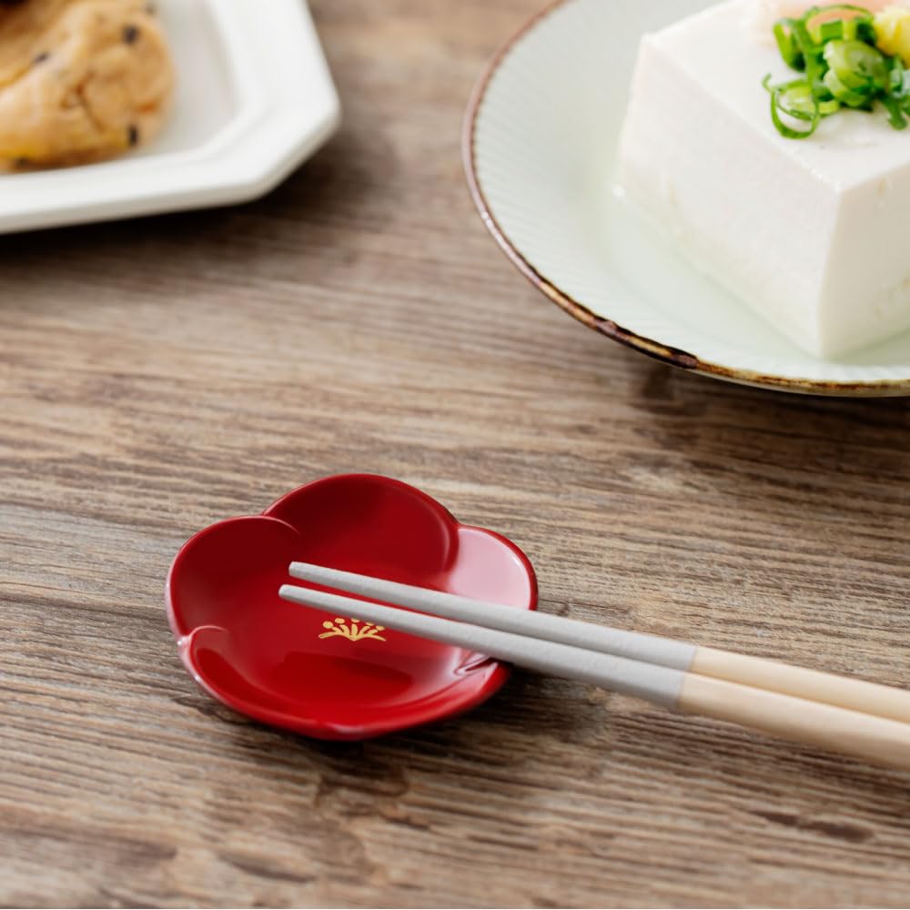 Echizen Lacquerware Small Plum Miniature Hare to Made in Dishwasher Small Miniature Chopstick Side Condiment &NE Plate, Ke, Akane-Shu (Crimson Red),