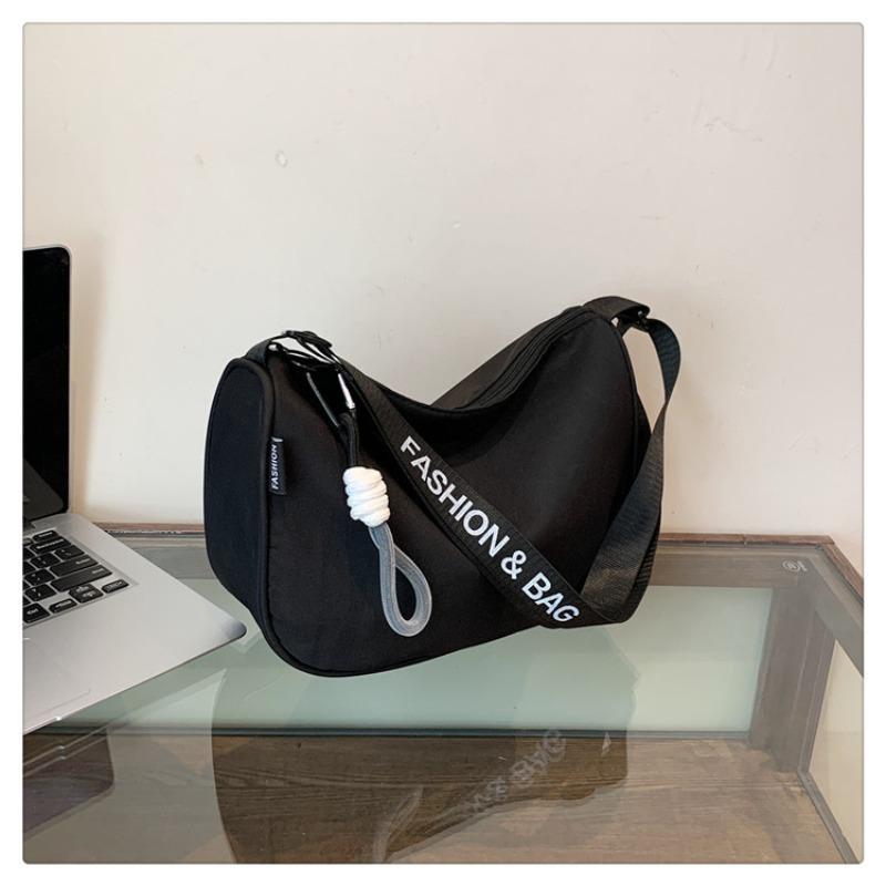 Waterproof Oxford cloth dumpling bag women's large-capacity messenger bag niche design versatile leisure sports style shoulder bag