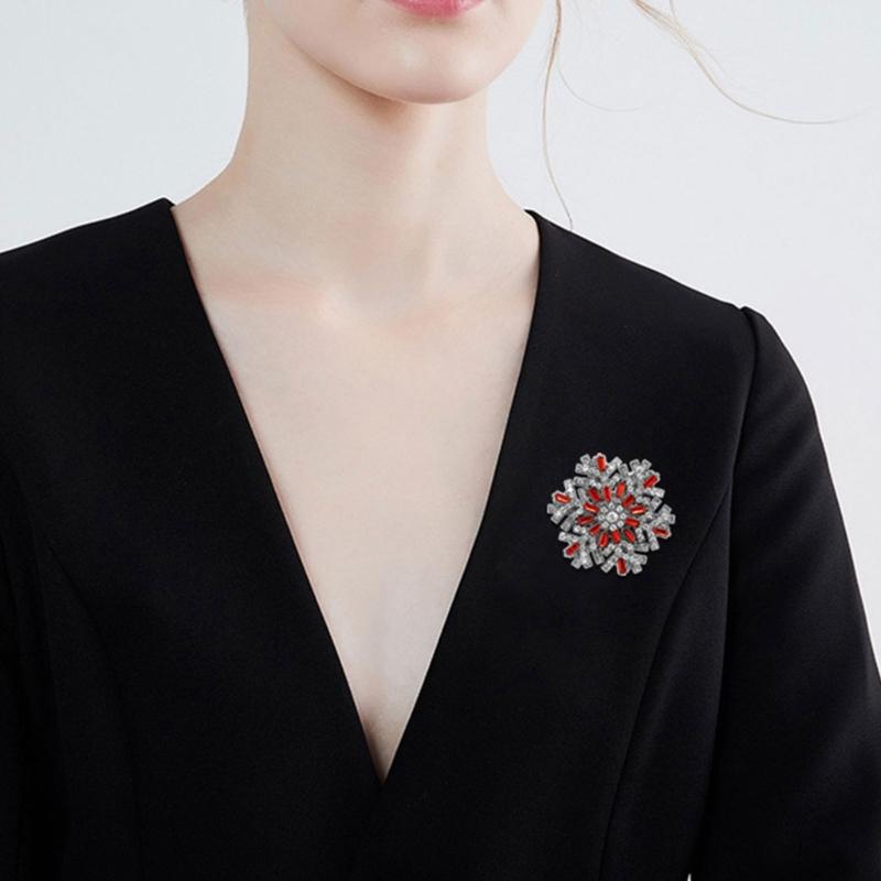 Elegant 3D Rotating Snowflake Brooch For Formal Event And Holiday Parties Crafted From Sturdy Alloy Material