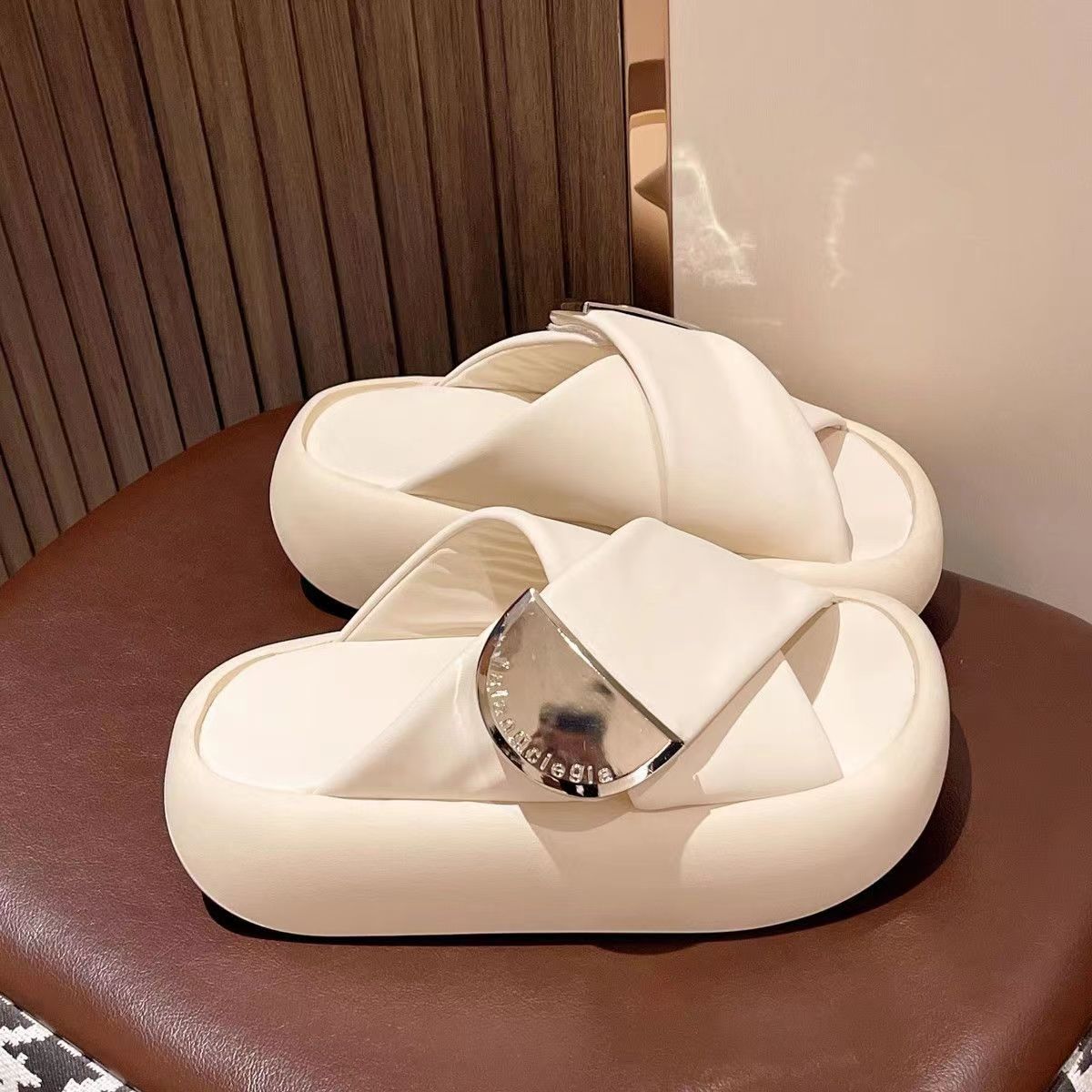 

Модні літні 2024 жіночі шльопанці на платформі Комфортні сандалі зі схрещеними ремінцями Слайди Пляжні Домашні Повсякденні З відкритим носком М які 40