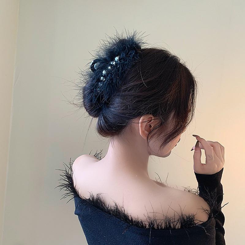 Love pearl feather hairpin Dongdaemun fashion design sense grab clip personality new versatile hair accessories