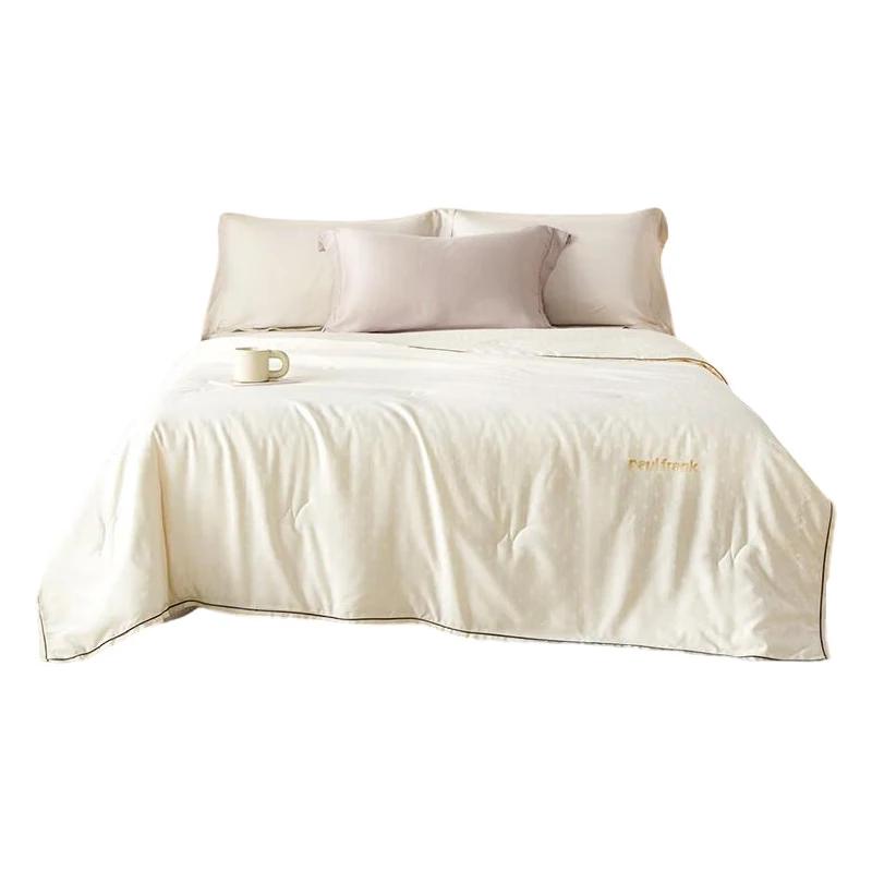 

Paul Frank Satin Jacquard Silk Quilt