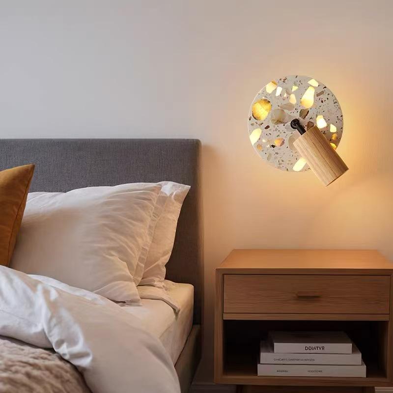 Nordische drehbare transluzente Stein-LED-Wandleuchte für Schlafzimmer im Wabi-Sabi-Stil, Nachttisch, Eingang oder Balkon.