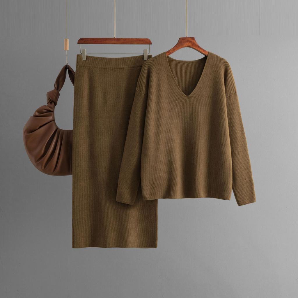 QICED Women's Autumn and Winter V-neck Long-sleeved Loose Knitted Skirt Is Fashionable and Chic, A Two-piece Commuting Outfit for Women