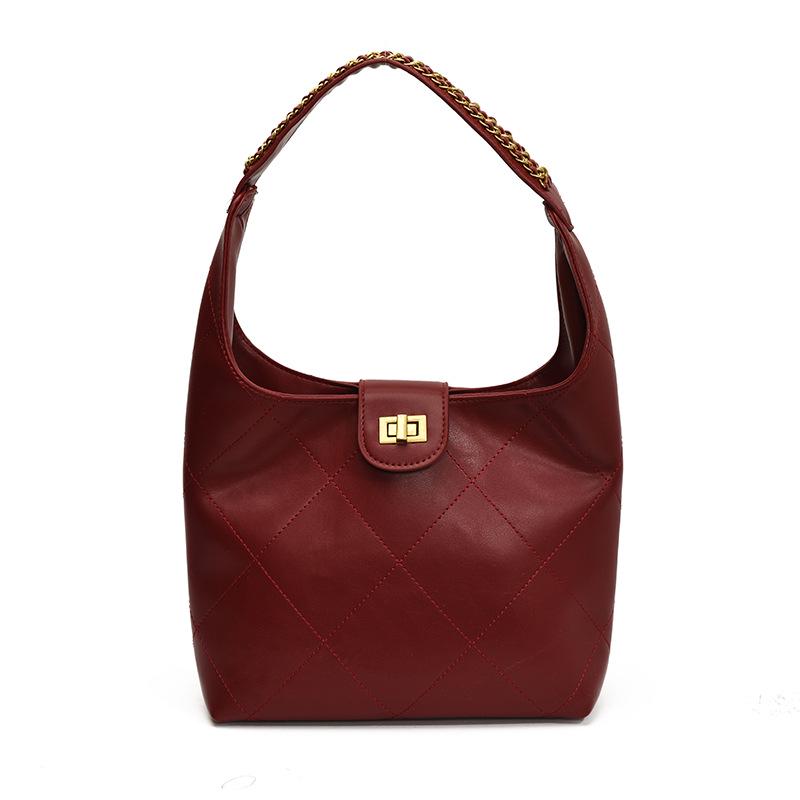 

Trendy Urban Minimalist Handbag - Solid Color Shoulder Bag for Daily Use 29*11*34 cm червоний