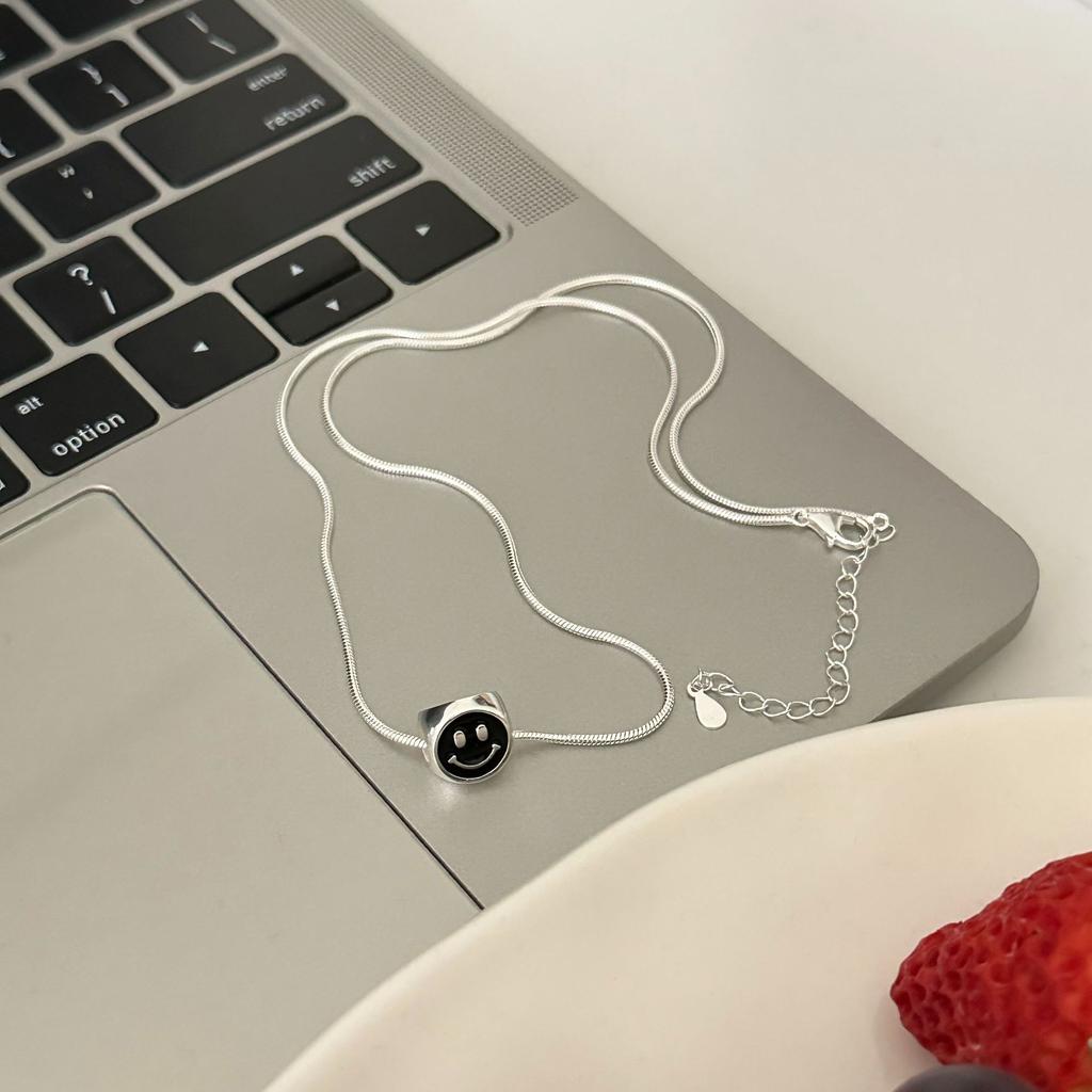 Wind Smile Colorful Dripping Trapezoidal Smiley Face Pendant Necklace Female Sweet Versatile Collarbone Chain