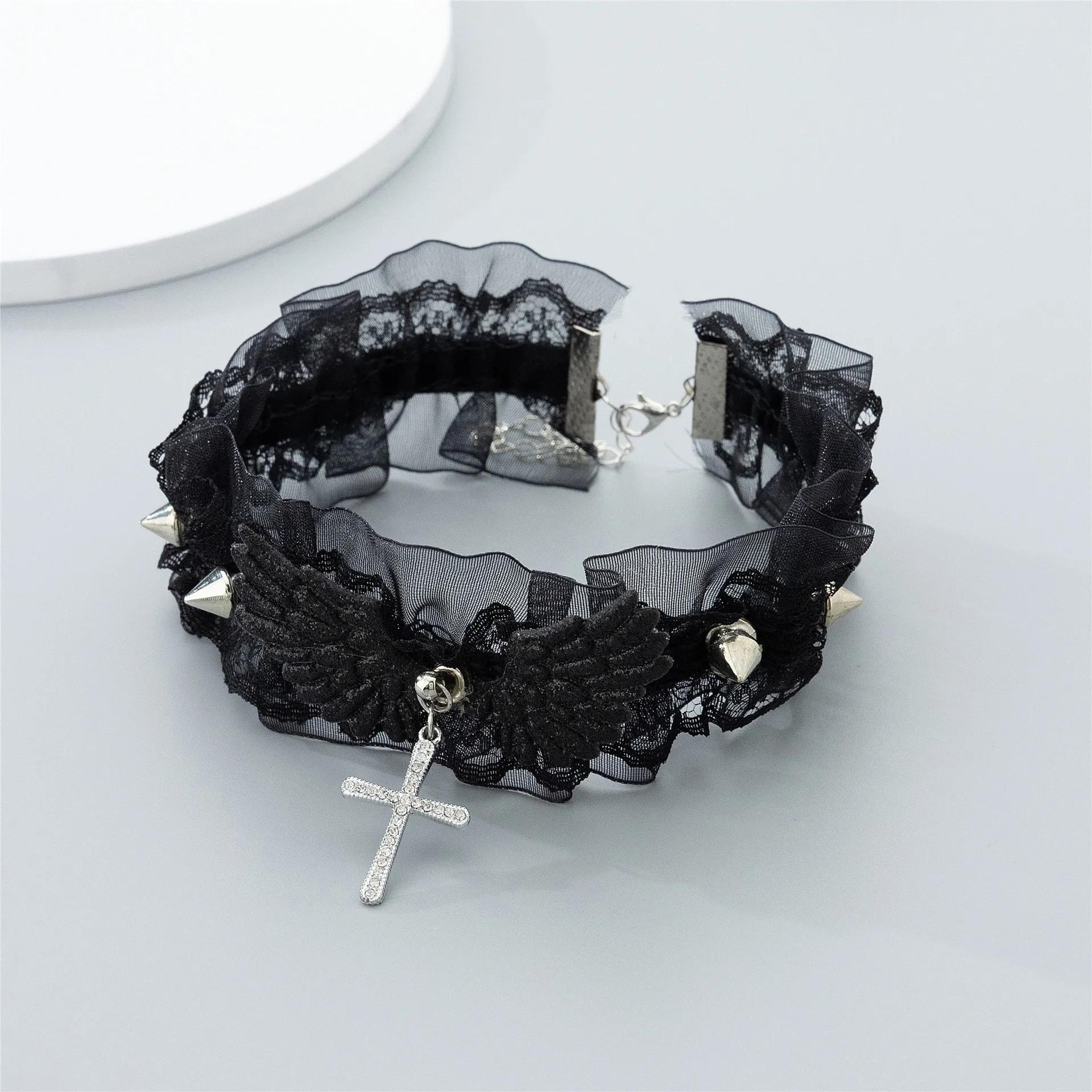 

Black White Lace Choker Necklace Rhinestone Cross Angel Wing Rivet Chokers Y2K Vintage Punk Gothic Jewelry Necklace for Women чорний