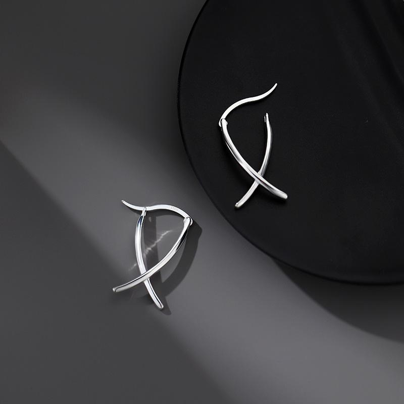 

Fengshang S925 Серебряные Линии Перекрестные Каффы Серьги-гвоздики для Женщин - Тренд Осень/Зима 2025 S925 Silver серебряный