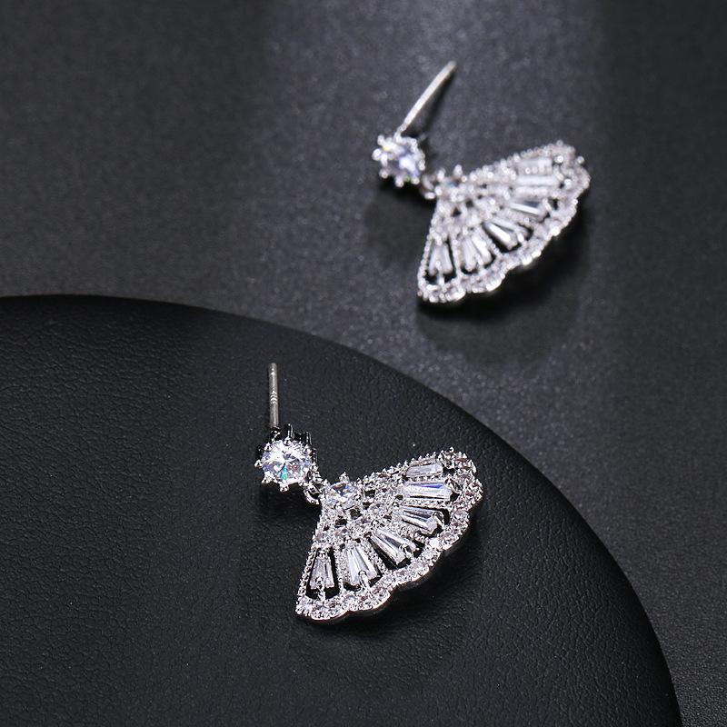Trendy Fan Shaped Crystal Drop Earrings for Women Exquisite Geometric Dangle Earrings Wedding Party Jewelry Accessories Gifts