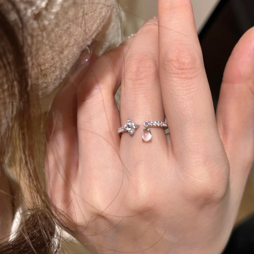 Elegant Adjustable Four-Leaf Clover Dewdrop Ring for Women - Unique High-End Design, Simple Versatile Style