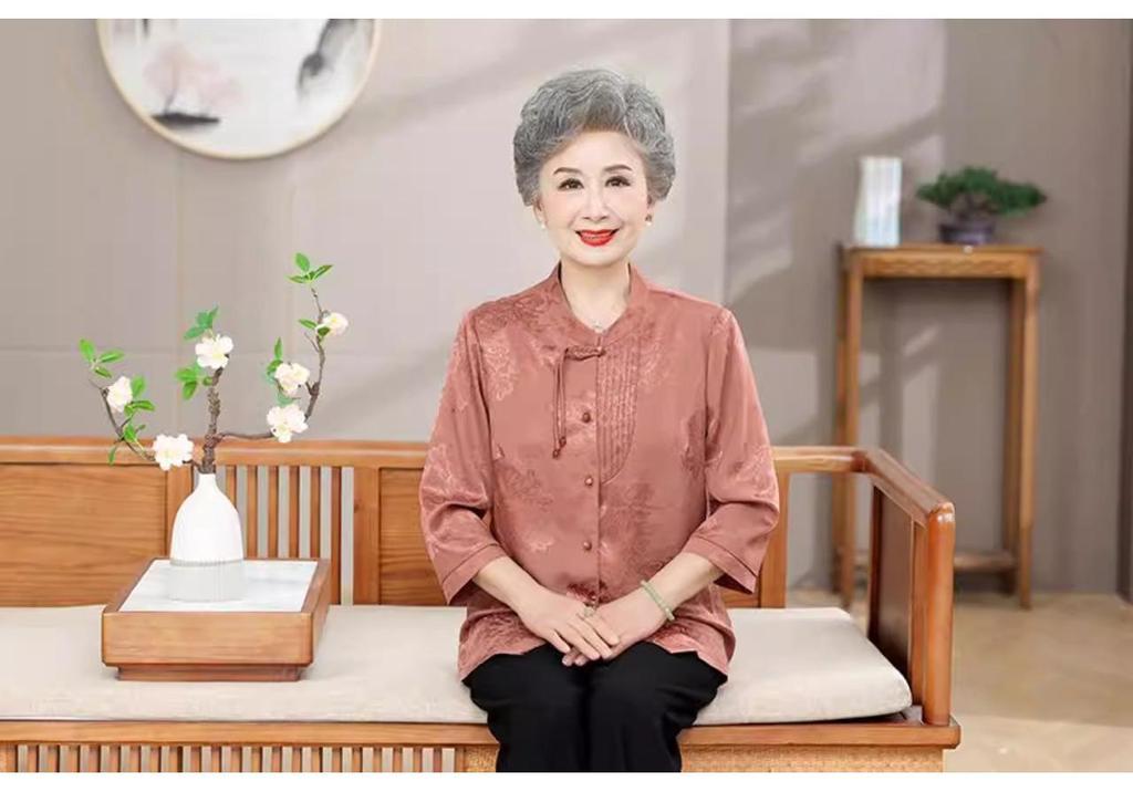 Elegant Silk Seven-Sleeve Summer Shirt for Moms: Chic Chinese Style for Middle-Aged and Elderly Women