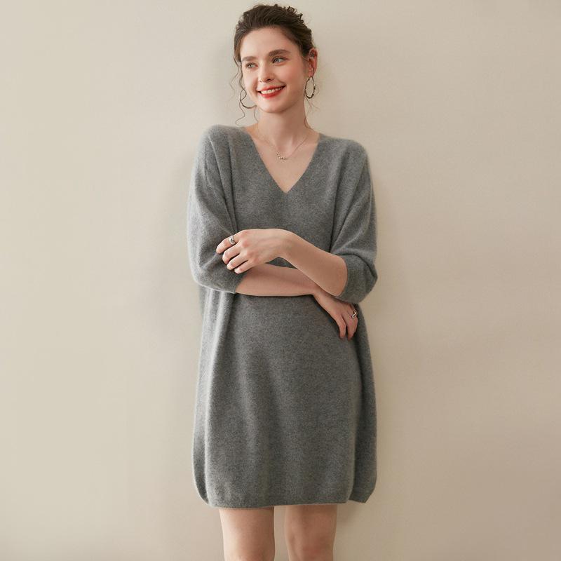 Women's 100% Cashmere Round Neck Long Knit Dress - Thickened Loose Fit for Autumn/Winter, Over-the-Knee Style.