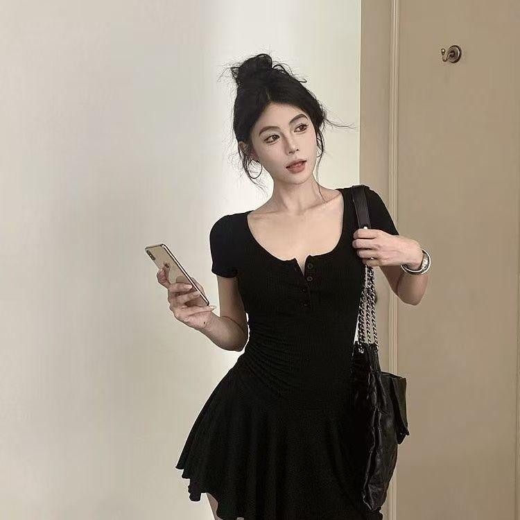 Gray U-neck short-sleeve dress for women, summer petite pleated waist-cinching A-line skirt, spicy girl short skirt, waist-cinching skirt