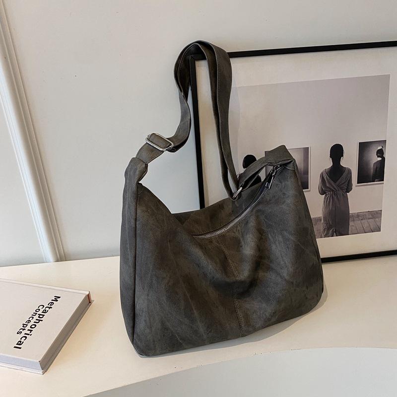 Large Capacity Bag Women's Autumn and Winter 2025 New Fashion Niche Design Shoulder Messenger Bag Retro Women Tote Bag