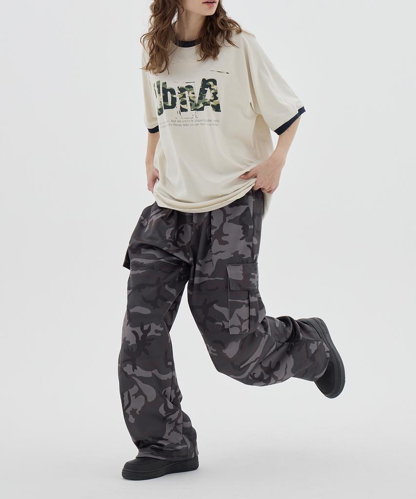 URBANAGE Camo Single-Pleat Wide Cargo Sweatpants_Charcoal